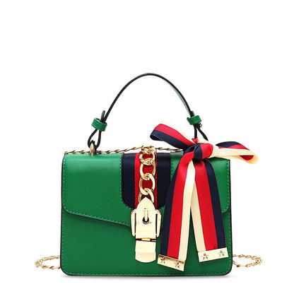 Compact Shoulder Bag Made of Vegan Leather | Versatile & Stylish
